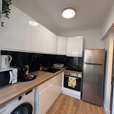 Spacieux Proche Gare Lägenhet